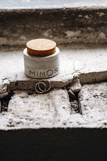 2 Eheringe vor Schatulle